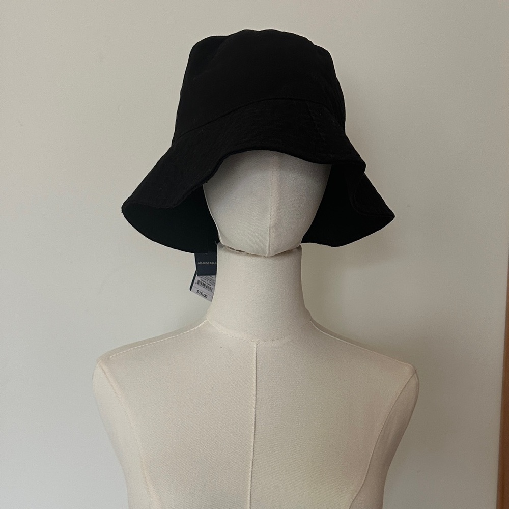 NWT! Universal Thread Black Bucket Hat